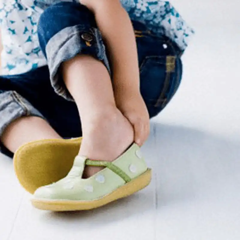 Children's shoe showing bulging fabric and gaps due to incorrect fit